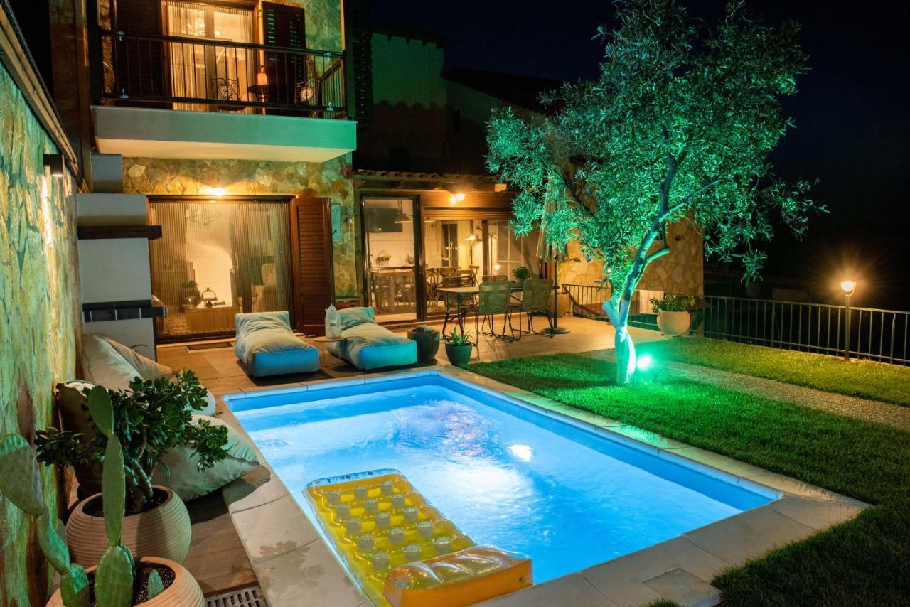 Dandy Villas Nea Roda - Melodic Waves - Private - Pool - Parking - Cellar Eksteriør billede