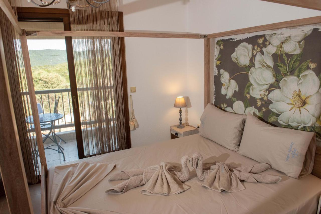 Dandy Villas Nea Roda - Melodic Waves - Private - Pool - Parking - Cellar Eksteriør billede